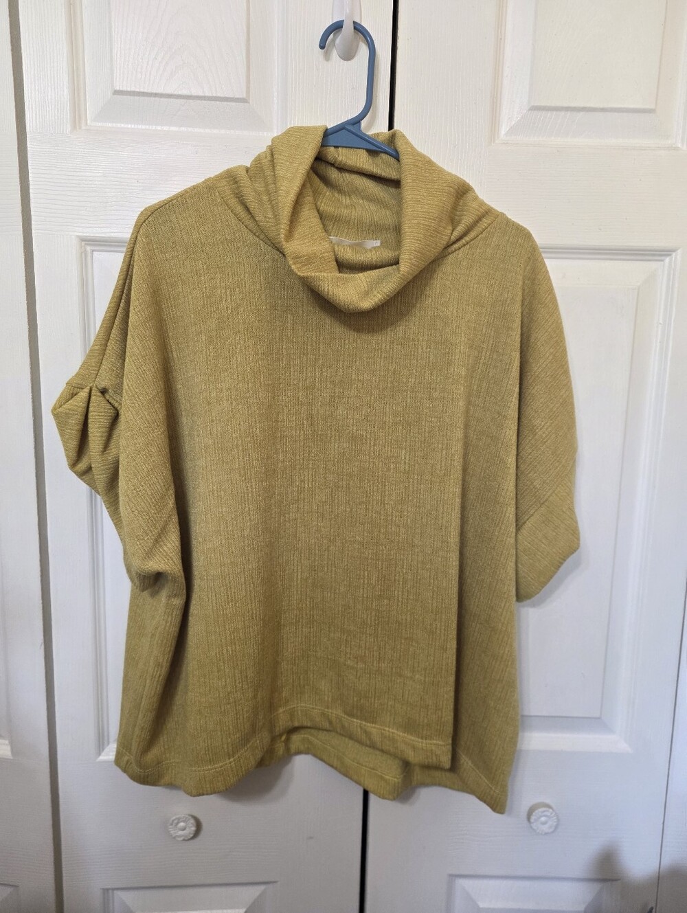 Women's green top medium